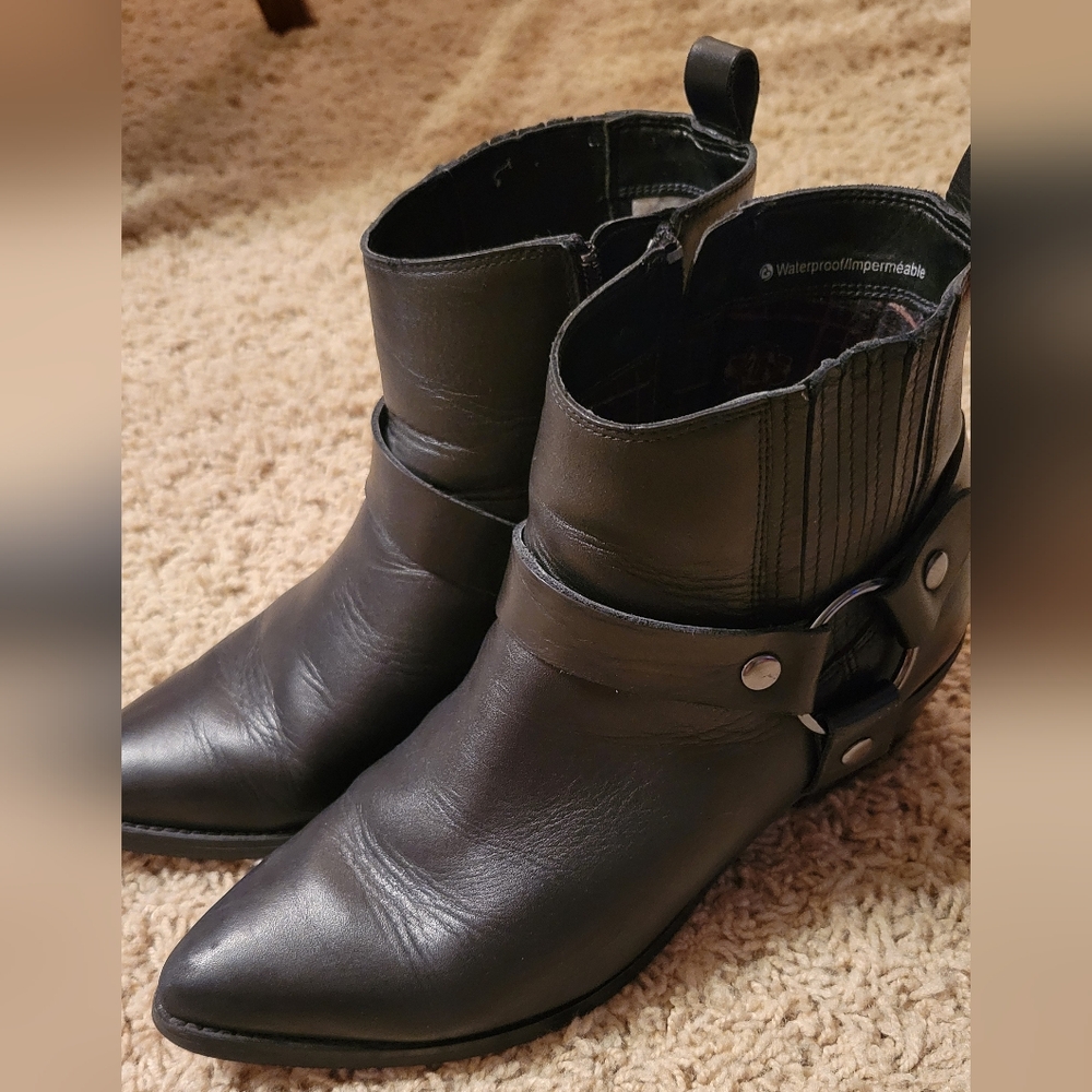 Blondo Waterproof Black Buckle Booties sz 7